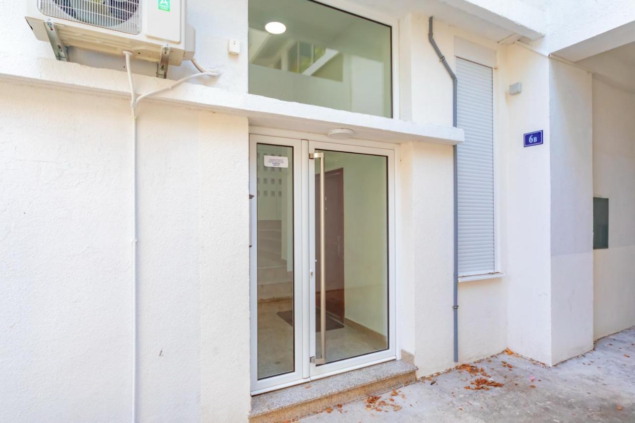 Sea&Center Lux Apartment Бар Екстериор снимка